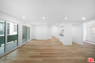 605 San Vicente Blvd in Santa Monica, CA - Building Photo - Building Photo