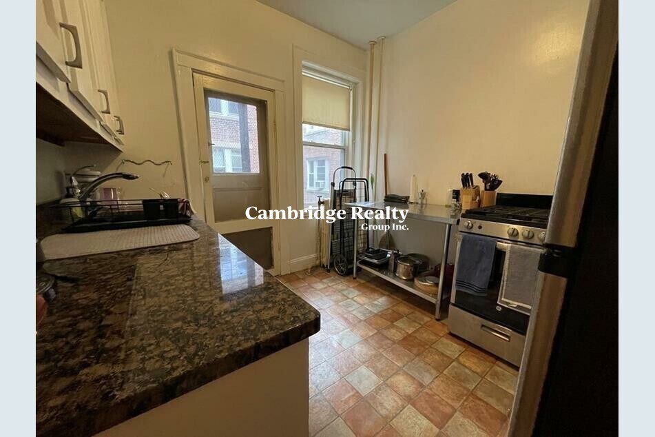 71 Martin St, Unit 3A in Cambridge, MA - Foto de edificio