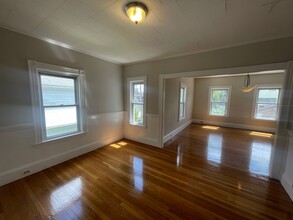 94 Central Ave, Unit 2 in Medford, MA - Foto de edificio - Building Photo