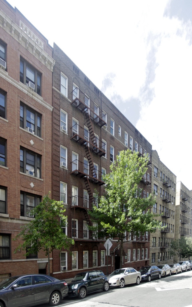 260 Seaman Ave in New York, NY - Foto de edificio - Building Photo