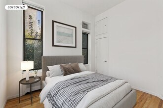 70 W 11th St in New York, NY - Building Photo - Building Photo