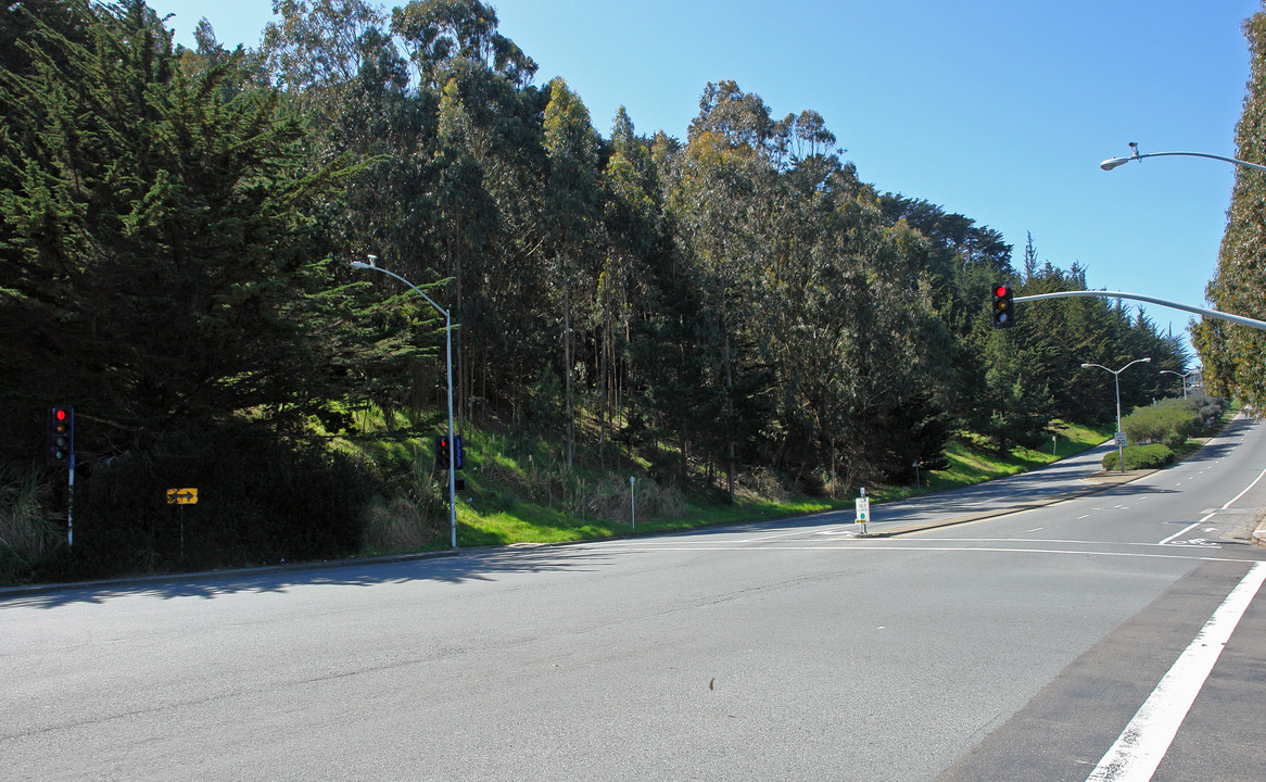 Serramonte Vista in Daly City, CA - Foto de edificio