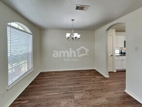 6027 Coventry Falls in Houston, TX - Foto de edificio - Building Photo