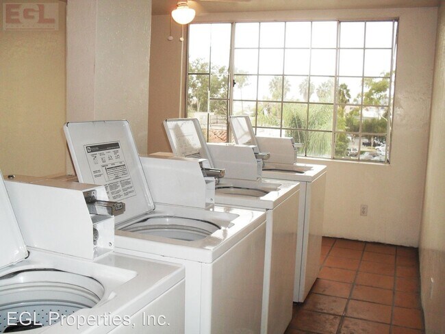 1460 N. Mansfield Avenue in Los Angeles, CA - Building Photo - Building Photo