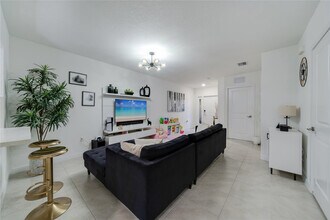 561 NE 5th Terrace in Florida City, FL - Building Photo - Building Photo