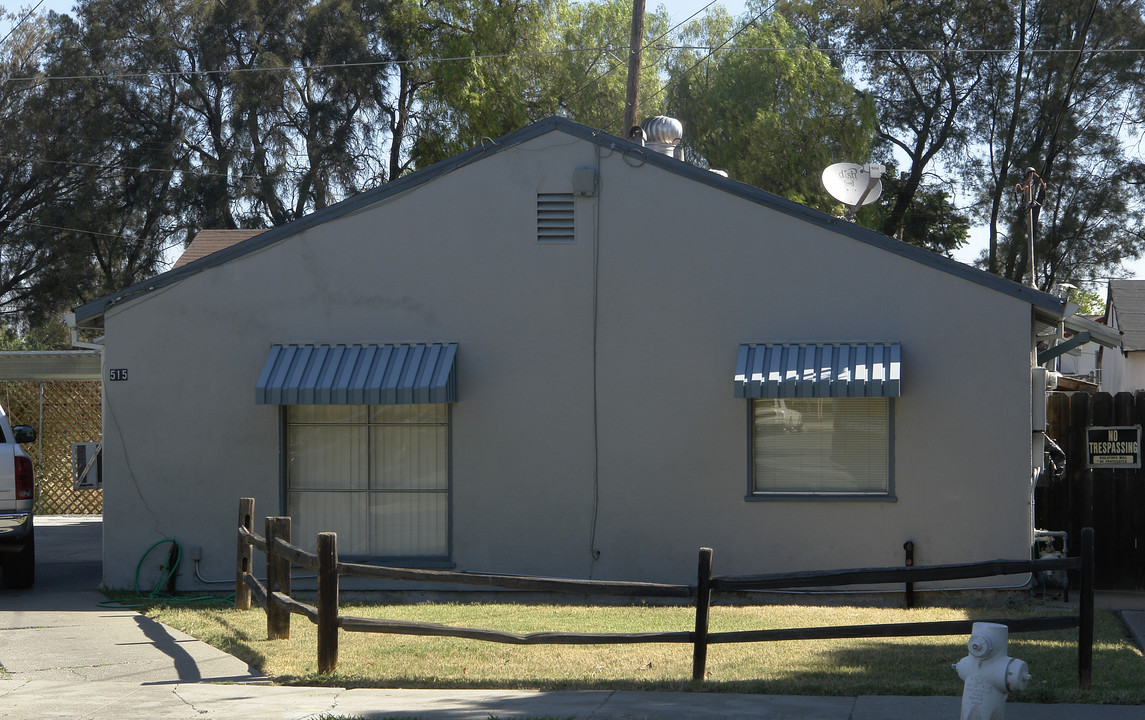 513-515 Carpino Ave in Pittsburg, CA - Building Photo