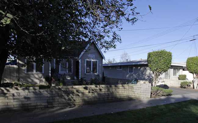 129 N Pritchard Ave in Fullerton, CA - Building Photo - Building Photo