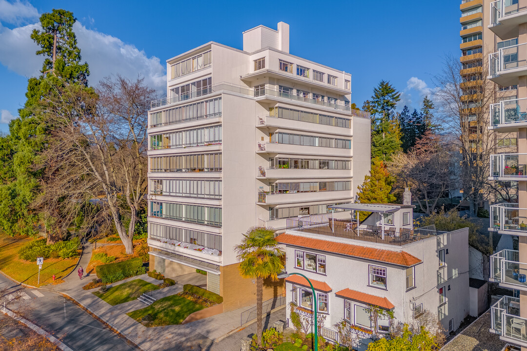 The Beach Park in Vancouver, BC - Building Photo