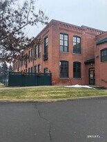 1 Indian Neck Ave in Branford, CT - Building Photo