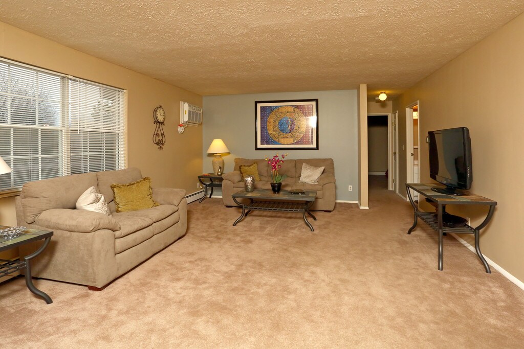 Deer Creek Apartments in Austintown, OH