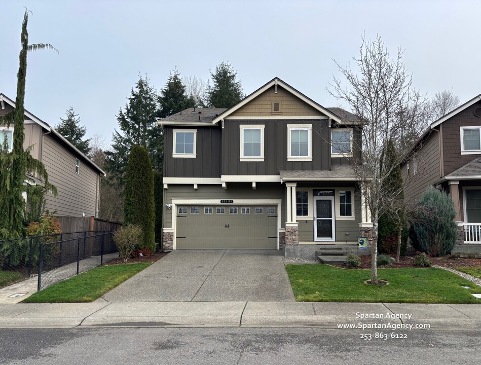 13101 116th Avenue Ct E in Puyallup, WA - Foto de edificio