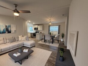 165 Broadmore Ave NE in Salem, OR - Foto de edificio - Building Photo