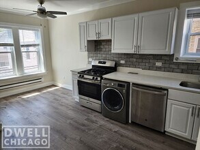 2125 W Giddings St, Unit 1R in Chicago, IL - Building Photo - Building Photo