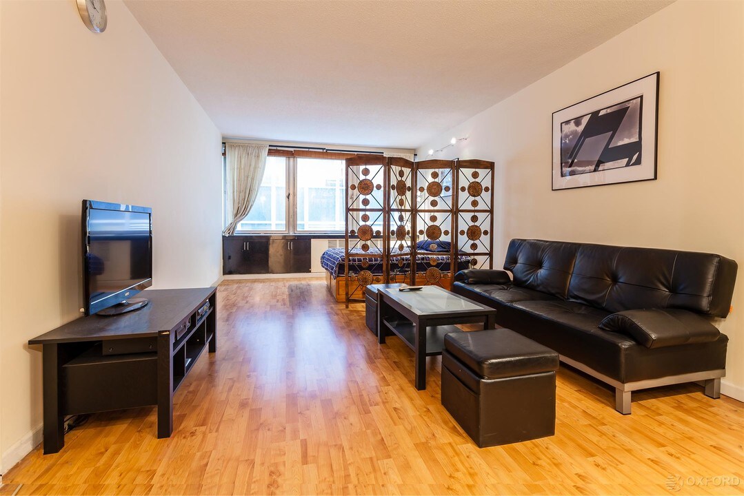 130 Water St in New York, NY - Building Photo