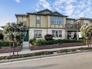 211 9th St in Marina, CA - Building Photo - Building Photo