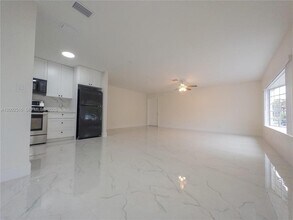 5400 NW 18th St, Unit 3N in Lauderhill, FL - Building Photo - Building Photo