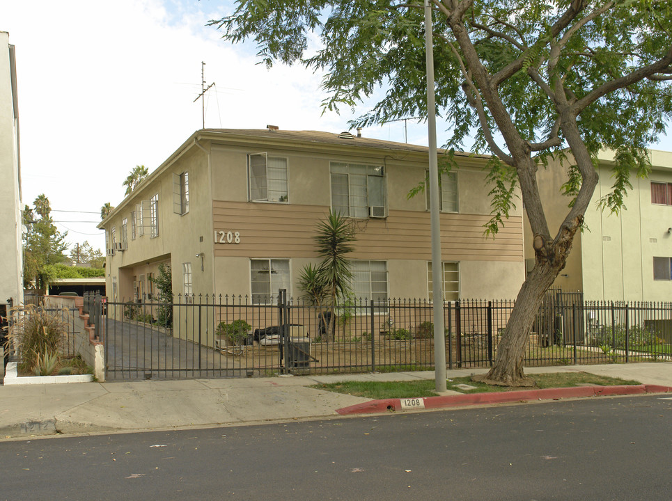 1208 N Fuller Ave in West Hollywood, CA - Building Photo