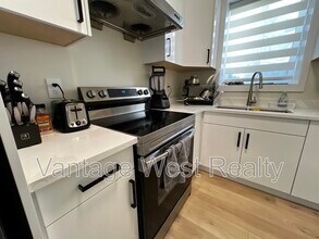 830 Westview Way in West Kelowna, BC - Building Photo - Building Photo
