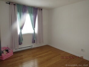 121 High Ridge Rd in Naugatuck, CT - Foto de edificio - Building Photo