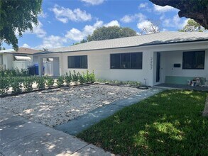 2257 NE 173rd St in North Miami Beach, FL - Building Photo - Building Photo