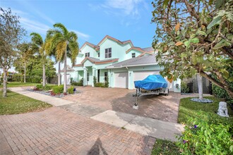 310 SE 6th Terrace in Pompano Beach, FL - Foto de edificio - Building Photo