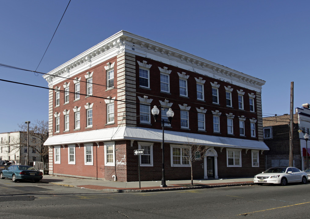 New Brunswick Avenue Apartments in Perth Amboy, NJ - Building Photo