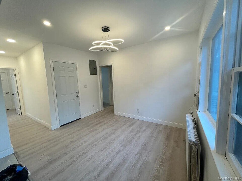 85-26 167th St in Queens, NY - Building Photo