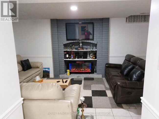 6 Sunforest Dr in Brampton, ON - Building Photo - Building Photo