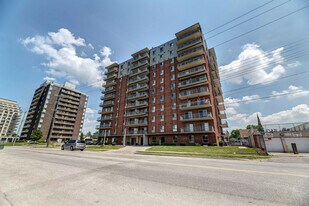 Derby Lane Apartments in Sarnia, ON - Building Photo