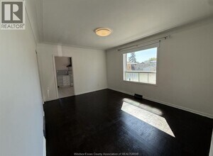 914 Riverdale Ave in Windsor, ON - Building Photo - Building Photo