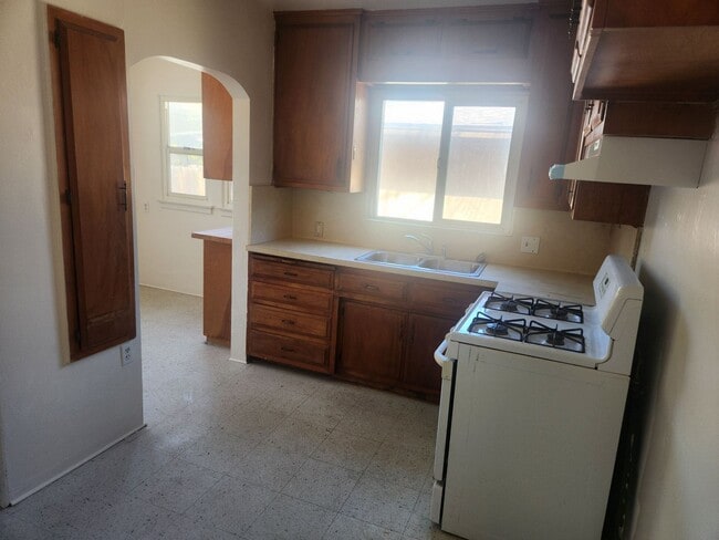 property at 3315 Fairmount Blvd