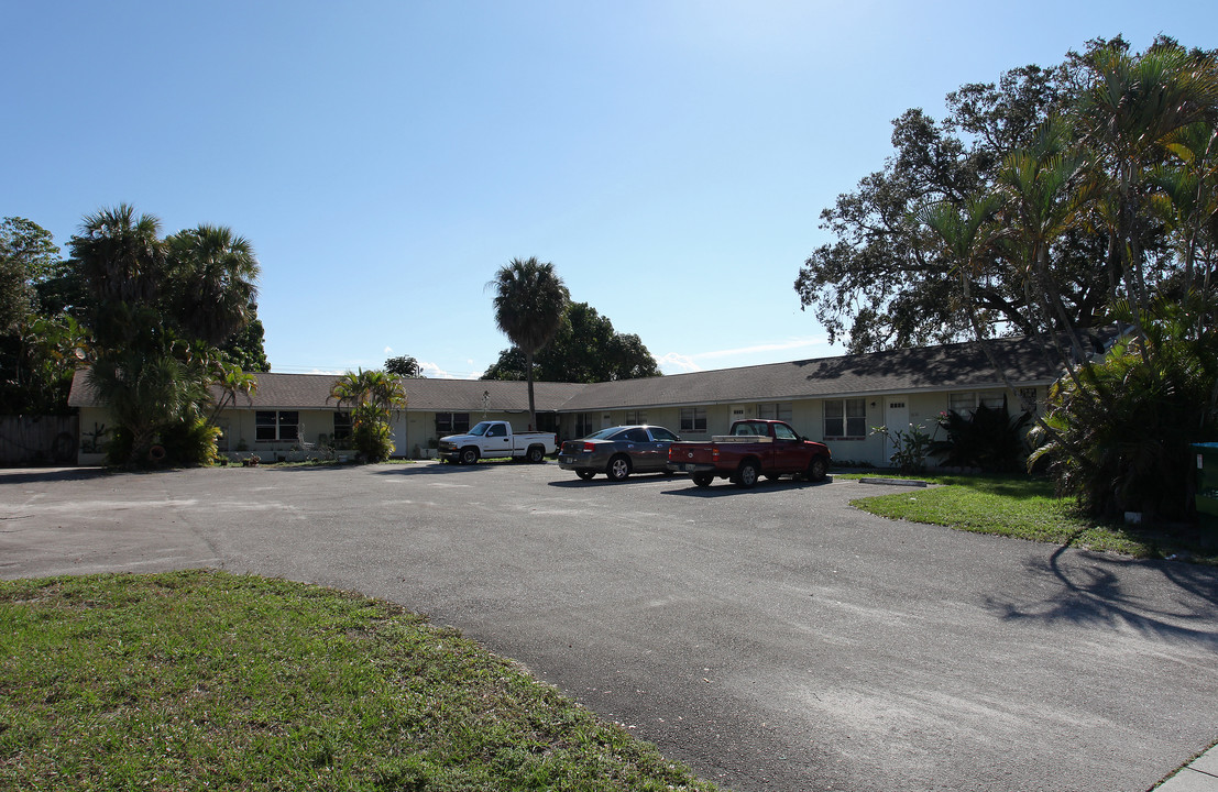 1810-1850 Suwanee Dr in West Palm Beach, FL - Building Photo