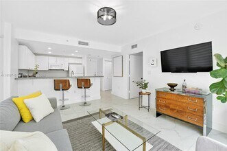 2740 SW 28th Terrace in Miami, FL - Building Photo - Building Photo