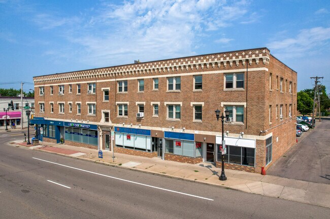 482-496 Snelling Ave