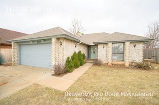 8412 38th Cir in Oklahoma City, OK - Building Photo