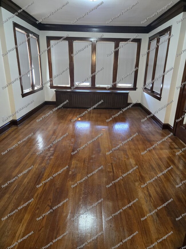 2033 Wespark Ave in Whiting, IN - Building Photo - Building Photo