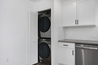 Quattro Apartments in Sylmar, CA - Building Photo - Building Photo