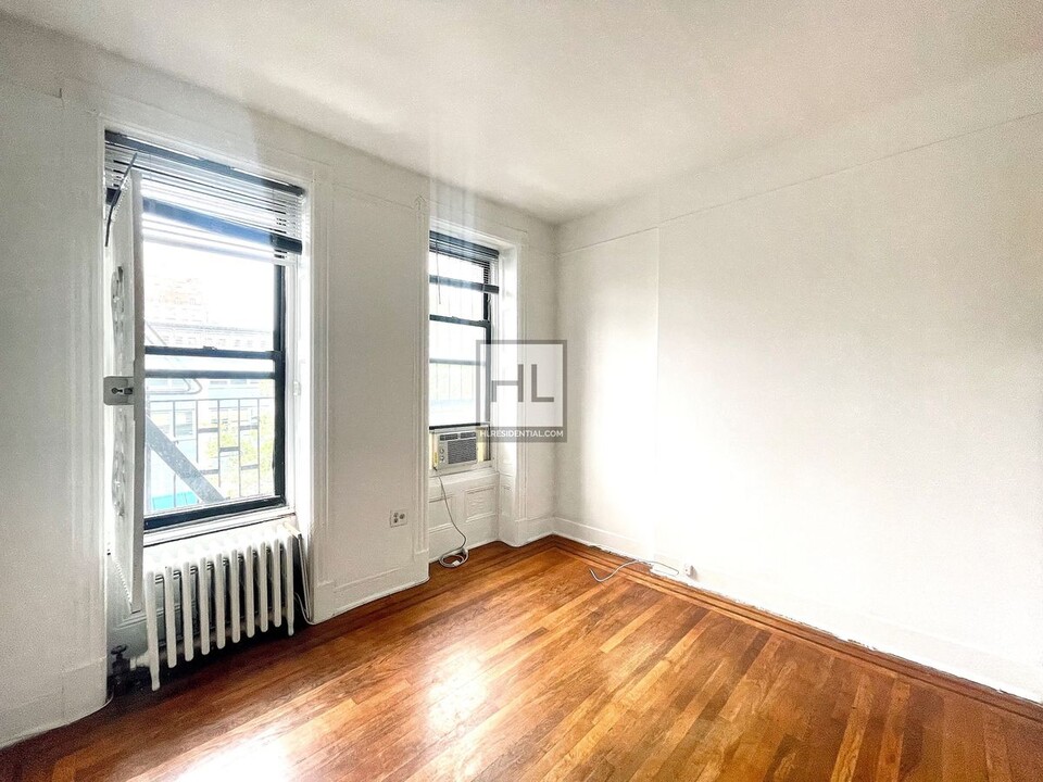 104 W 83rd St, Unit 3B in New York, NY - Building Photo