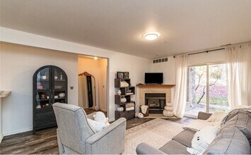 867 Amanda Ln in Pontiac, MI - Building Photo - Building Photo