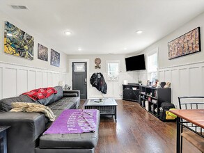 1641 Iowa St in Indianapolis, IN - Foto de edificio - Building Photo