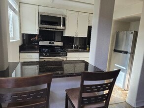 3345 Oliphant St in San Diego, CA - Building Photo - Building Photo