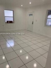 3690 NW 17th St in Miami, FL - Building Photo - Building Photo
