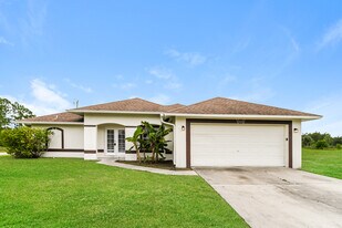 11 W 9th St in Lehigh Acres, FL - Building Photo