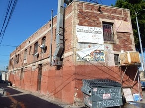 3572-3580 E 8th St in Los Angeles, CA - Foto de edificio - Building Photo