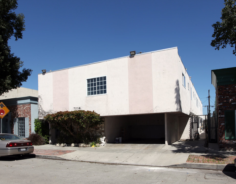 7236 Remmet Ave in Canoga Park, CA - Building Photo