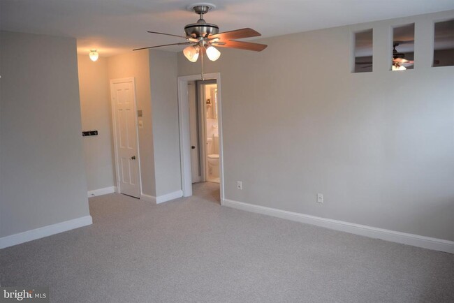 property at 1806 W Abingdon Dr