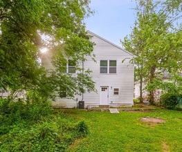15 Village Rd in Pikesville, MD - Building Photo - Building Photo