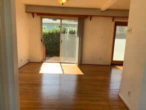 2340 Ocean St-Unit -D in Carlsbad, CA - Foto de edificio - Building Photo