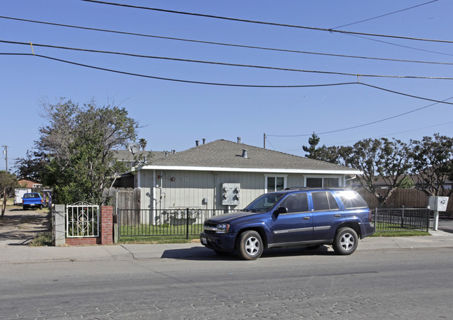 757 Elkington Ave in Salinas, CA - Building Photo - Building Photo