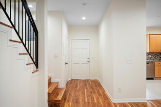 415 E Dryden St in Glendale, CA - Building Photo - Building Photo